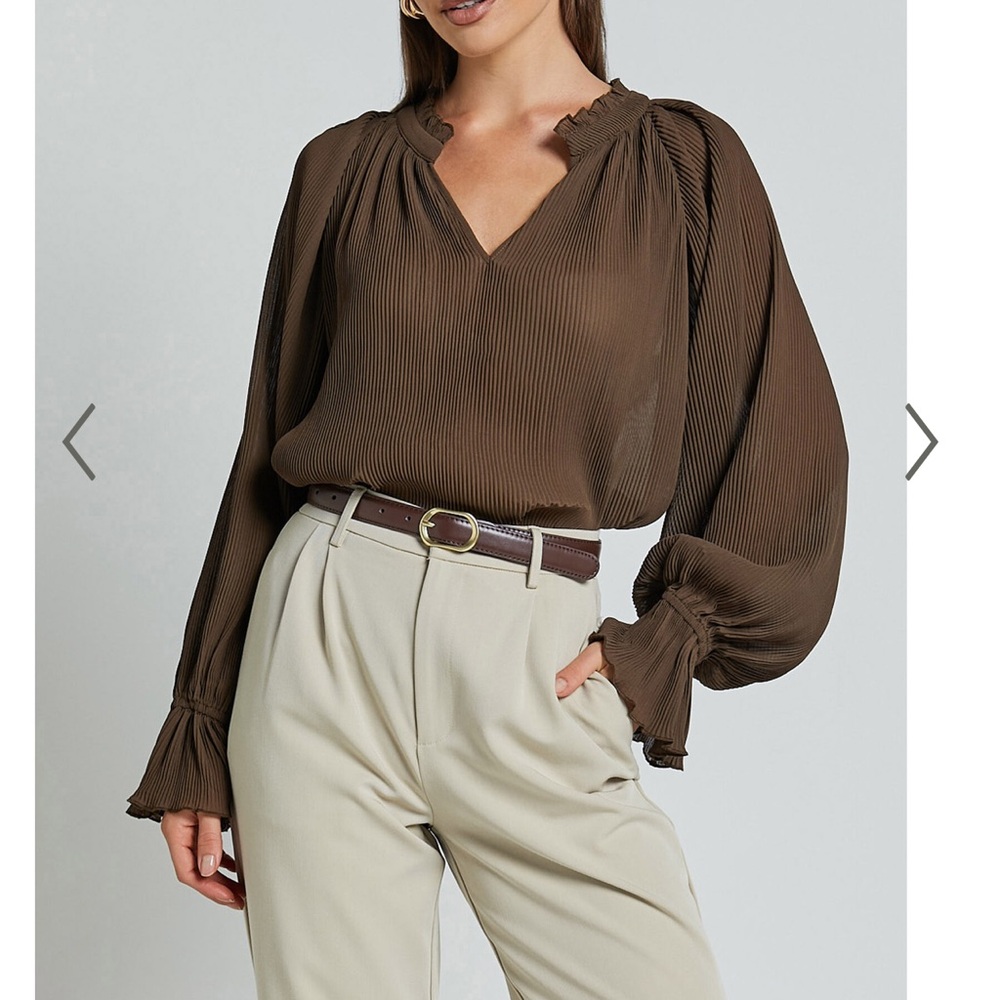 V NECK LONG SLEEVE PLEATED TOP
